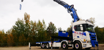 Les nombreuses personnalisations sont aux couleurs et à l’image de l''exploitant qui a souhaité Un camion bleu-blanc-rouge, symbole fort du savoir-faire français.
