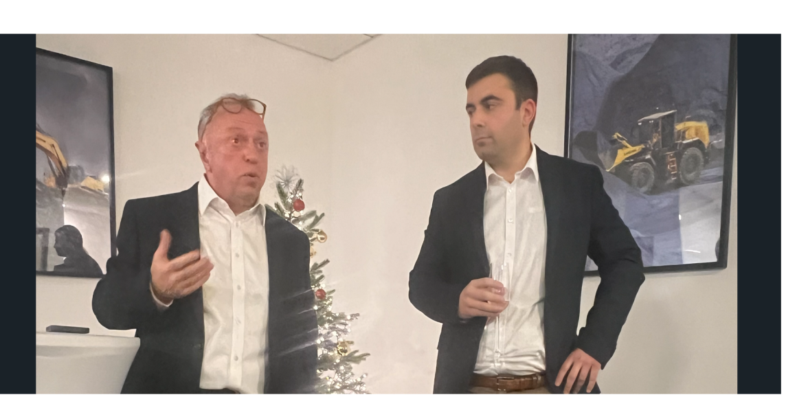 De gauche à droite, Howard Dale, Président de LiuGong Europe et Sébastien Nicolle, promu Directeur France. 