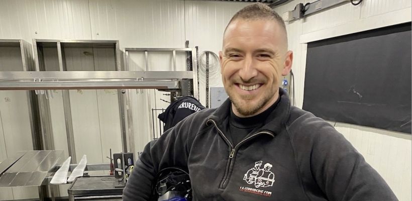 Paul Mercey, expert soudage laser à la Serrurerie La Parette. 