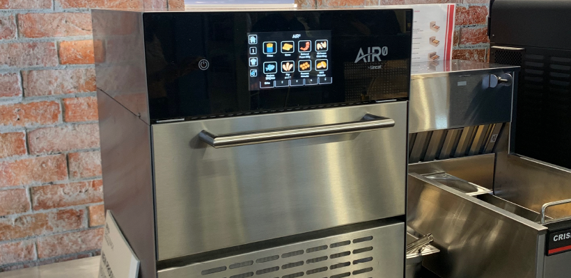 L'appareil développé par l'américain, Middleby , lors de la démonstration sur son stand au Sirha Bake & Snack.