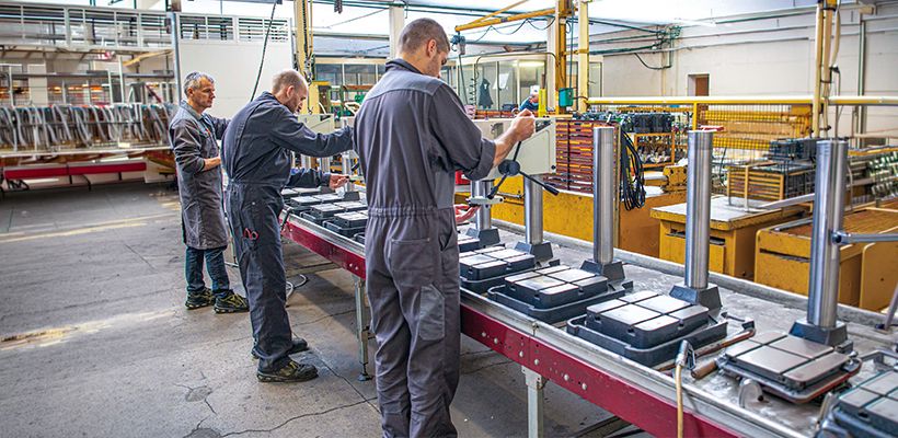 Choisir une machine de fabrication française (ici le site de Cincinnati à Chambost-Allières) ou européenne, est un moyen clair de lutte contre la désindustrialisation.