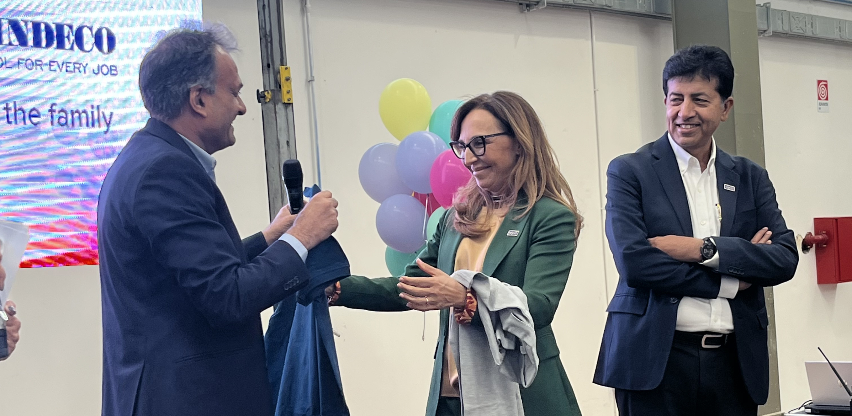 De gauche à droite :Sitaram Ganeshan, président de Wipro Hydraulics, Susanna Vitulano, directrice générale d'Indeco et Pratik Kumar, directeur général de  Wipro Infrastructure Engineering.