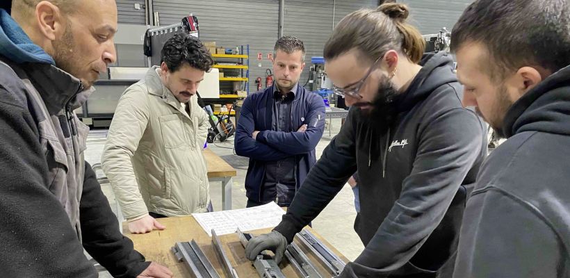 José Marente, à gauche, est un formateur attentif et passionné. 