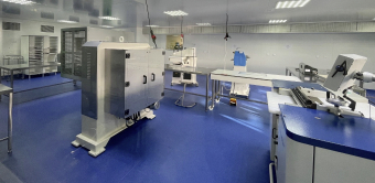 Salle de production en classe ISO 7 (en activité).