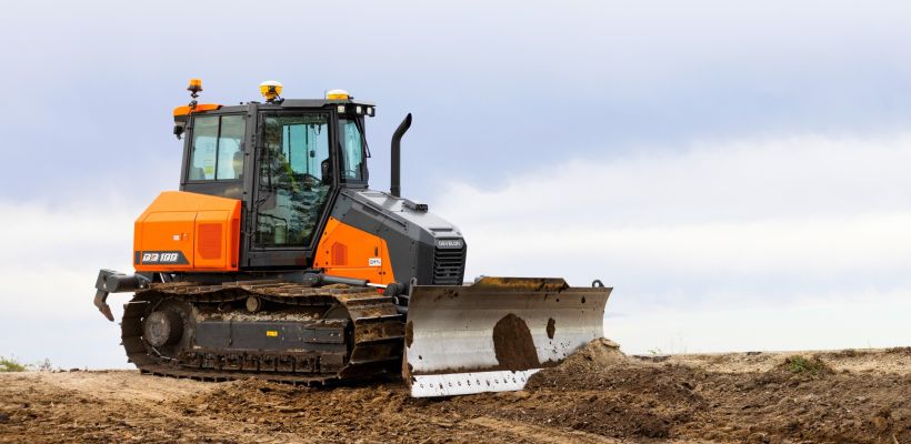 Le DD100 peut intervenir dans les petits chantiers de terrassement. 