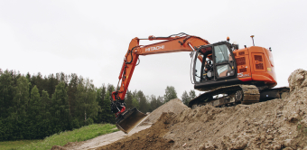 Les pelles Hitachi pourront être équipés d’accessoires Rototilt en usine.