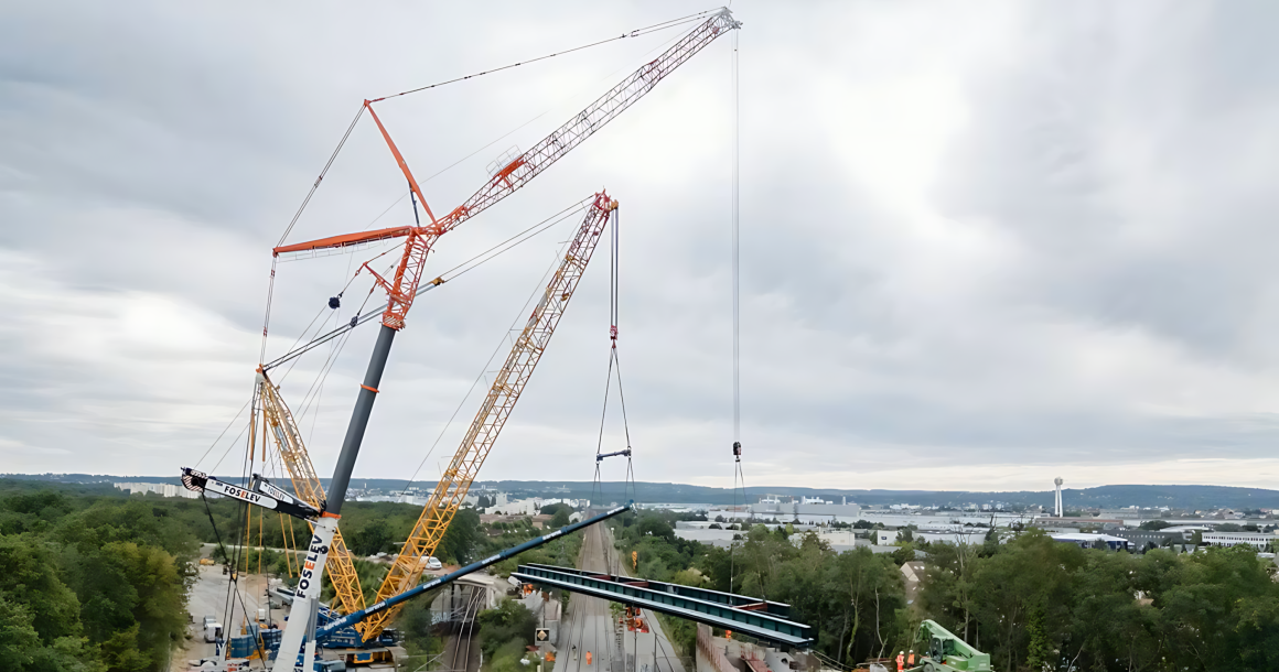 Le tram empruntera certains tronçons rénovés de la Grande Ceinture, le réseau ferré périphérique de la capitale. Pour se faire, un « saut-de-mouton » surplombant la ligne Paris-Le Havre a été remplacé. 