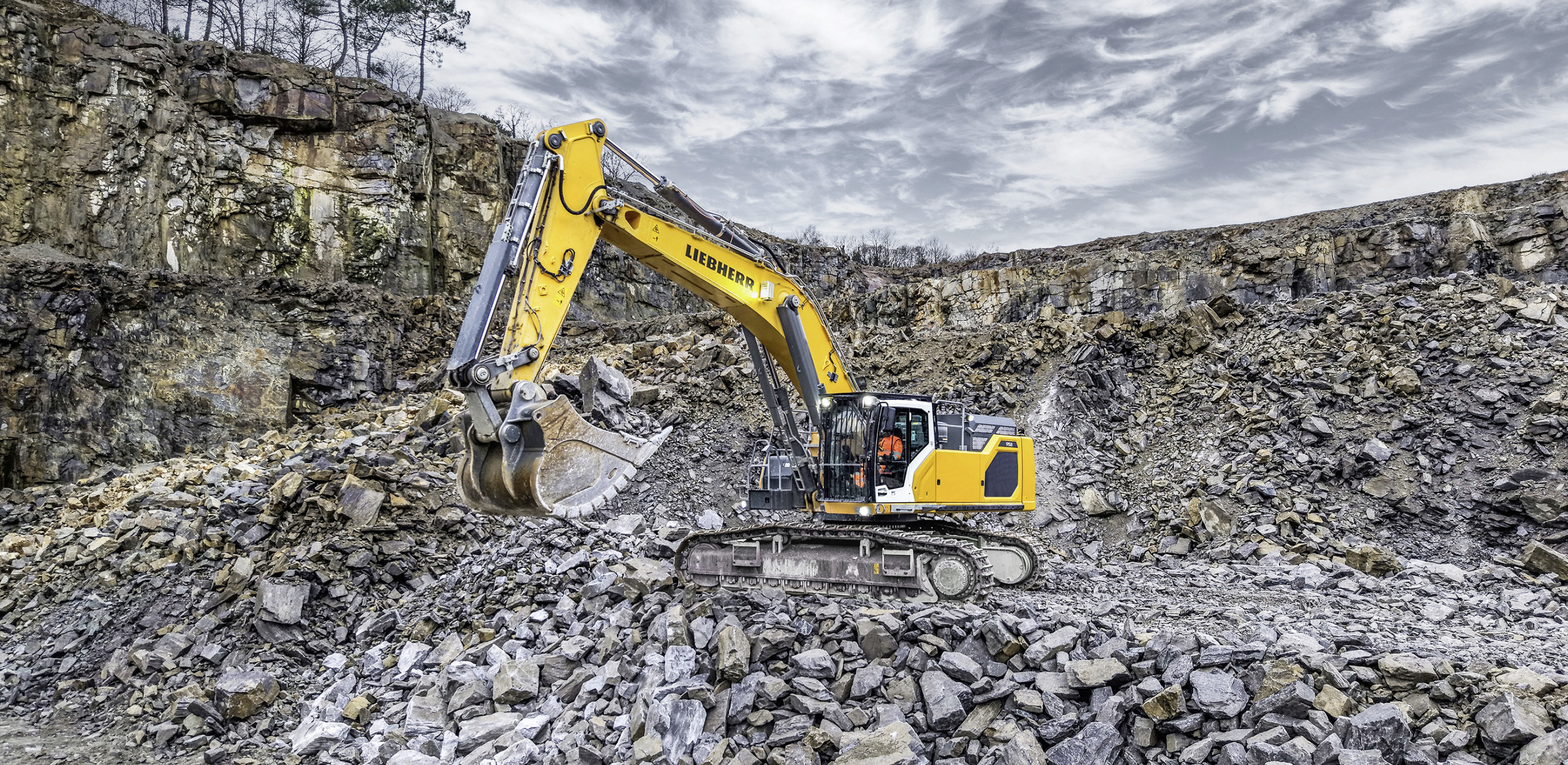 Outre les nouvelles technologies et systèmes d’assistance, les pelles R948 G8, R 952 G8 et P 958 G8 intègre le poste de travail emCAB et son interface INTUSI.