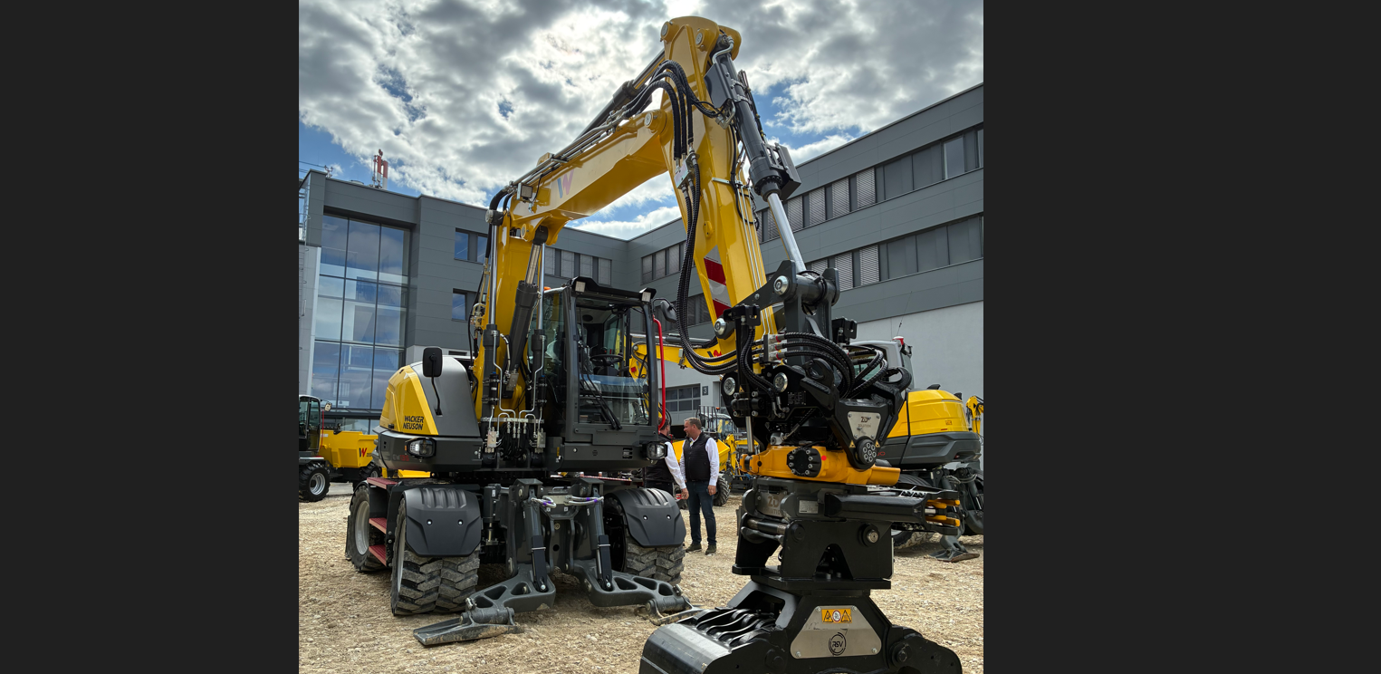 Avec sa pelle sur pneus EW 135, Wacker Neuson affiche ses ambitions dans la domaine des gamme Midi.