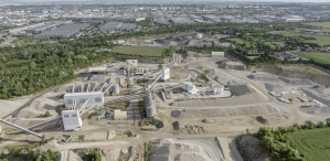Dans les carrières, la réduction de l’empreinte carbone repose autant sur la logistique que sur l’évolution des équipements (Nexstone - site de Mions - 69). 