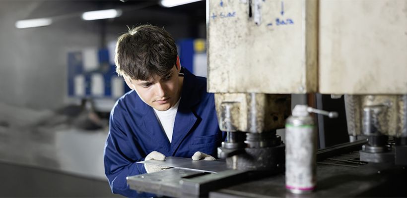 Ces machines sont idéales pour faire travailler sans risques considérables les apprentis. 