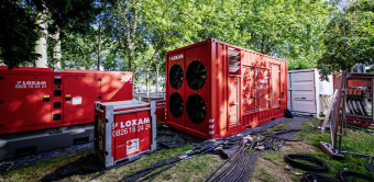 Les spécificités des moteurs Stage V encouragent les exploitants à associer les groupes électrogènes thermiques avec des packs batteries.