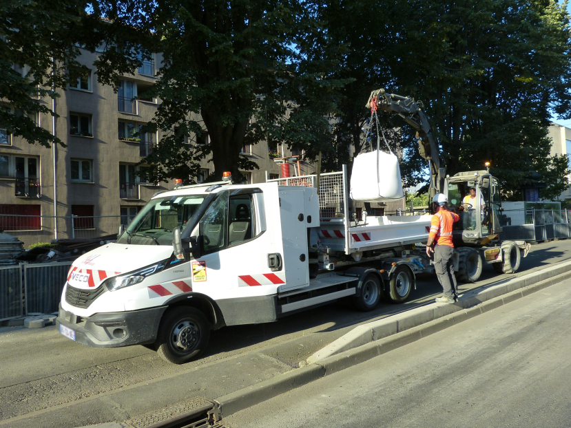 Vinci Construction électrifie l’entretien urbain avec l’eDaily et la remorque Maxicargo