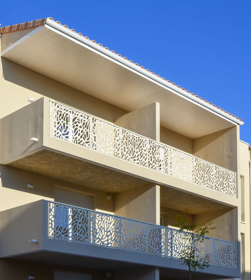 34 - Villa Nysa - GC grand large tôle motif corail RAL 1013 MAT - MOA et crédit photo ANGELOTTI - ARCHI PLAIRE ARCHITECTURE - SER VACQUIER (10).jpg