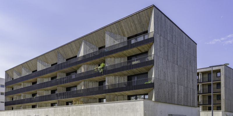 Brrdal passant devant dalle avec tôle d'habillage - Fixations à la française - NORDWOOD - MOA Espacil Accession - ANTHRACITE Architecture - ARS Metallumn - Photo YLHO (2).jpg