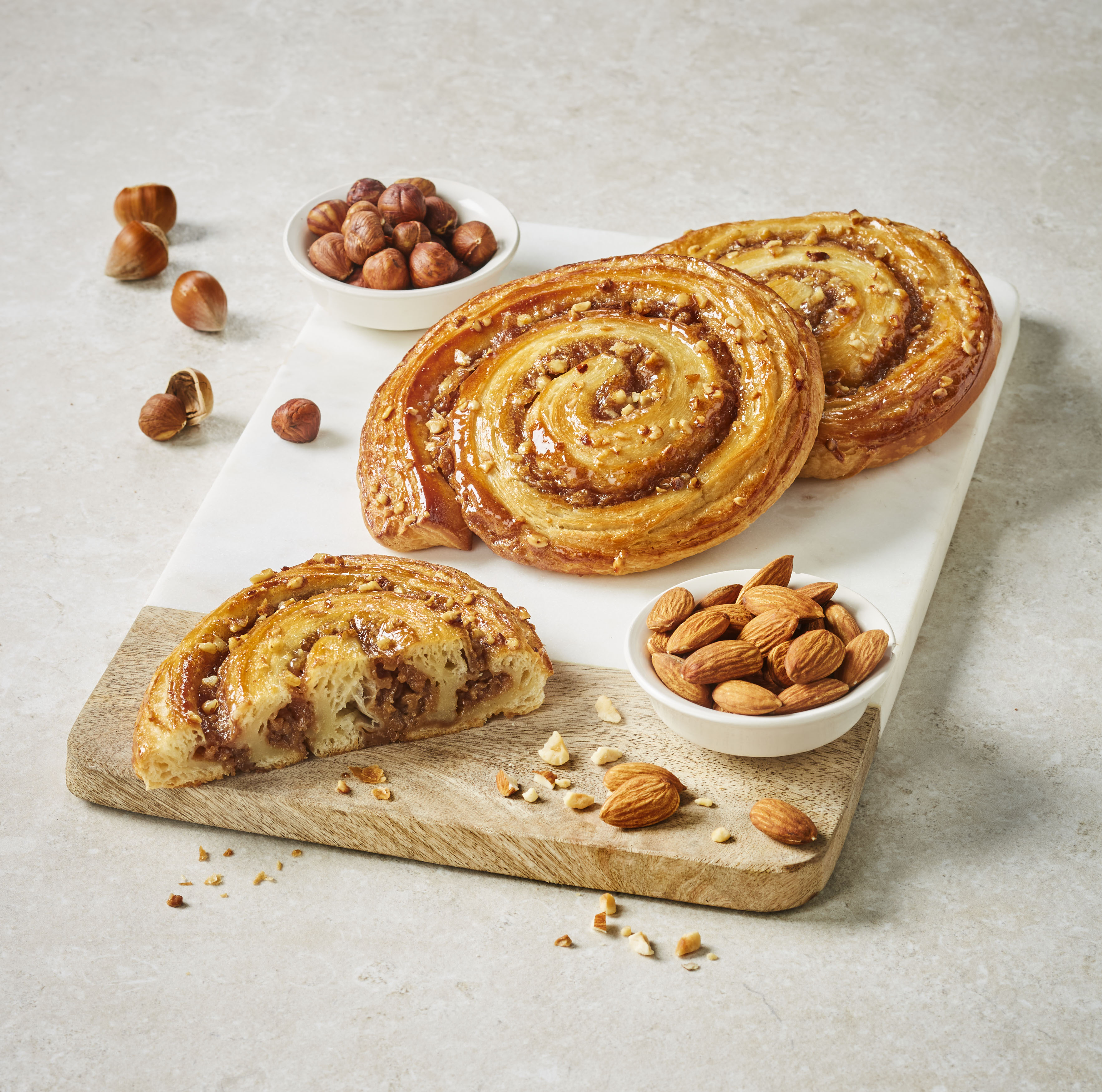 IMAGE-Ambiance-Viennoiserie-MAXIGOURM-Photo_Iconique_Roule_Praline_et_Noisette_43399-43399.jpg