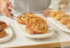 IMAGE-Ambiance-Viennoiserie-MAXIGOURM-Photo_Service_Vitrine_Roule_Praline_et_Noisette_43399-43399.jpg